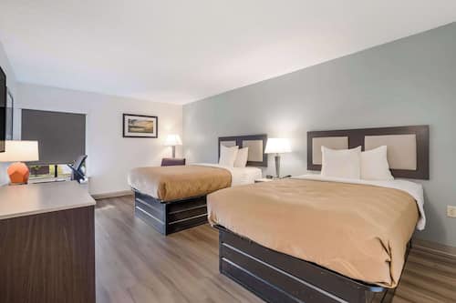 Pillow-top beds, desk, soundproofing, iron/ironing board