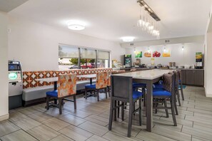 Desayuno bufé gratuito y diario