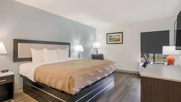 Standard Room, 1 King Bed, Non Smoking | Pillowtop beds, desk, soundproofing, iron/ironing board