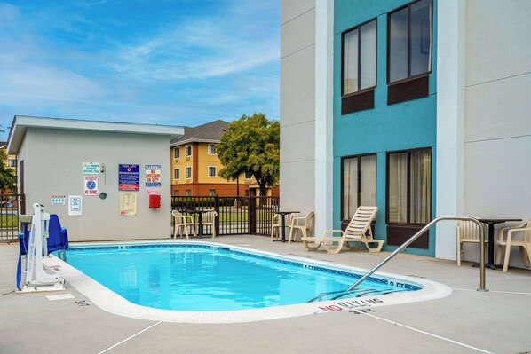 Seasonal outdoor pool, sun loungers