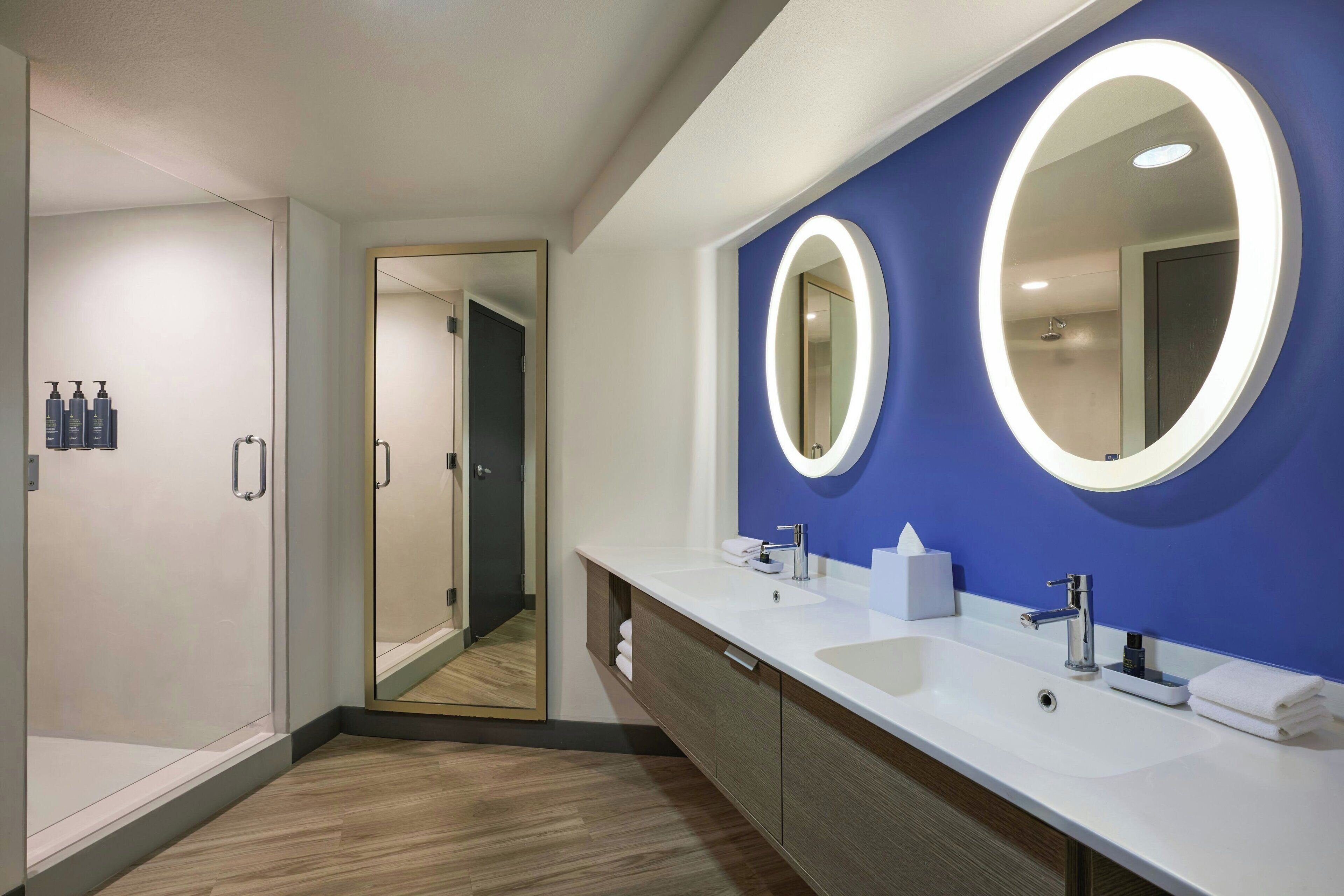 Chic, Suite, 1 King Bed, Balcony, Pool View | Bathroom | Free toiletries, hair dryer, towels