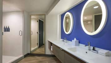 Chic, Suite, 1 King Bed, Balcony, Pool View | Bathroom | Free toiletries, hair dryer, towels