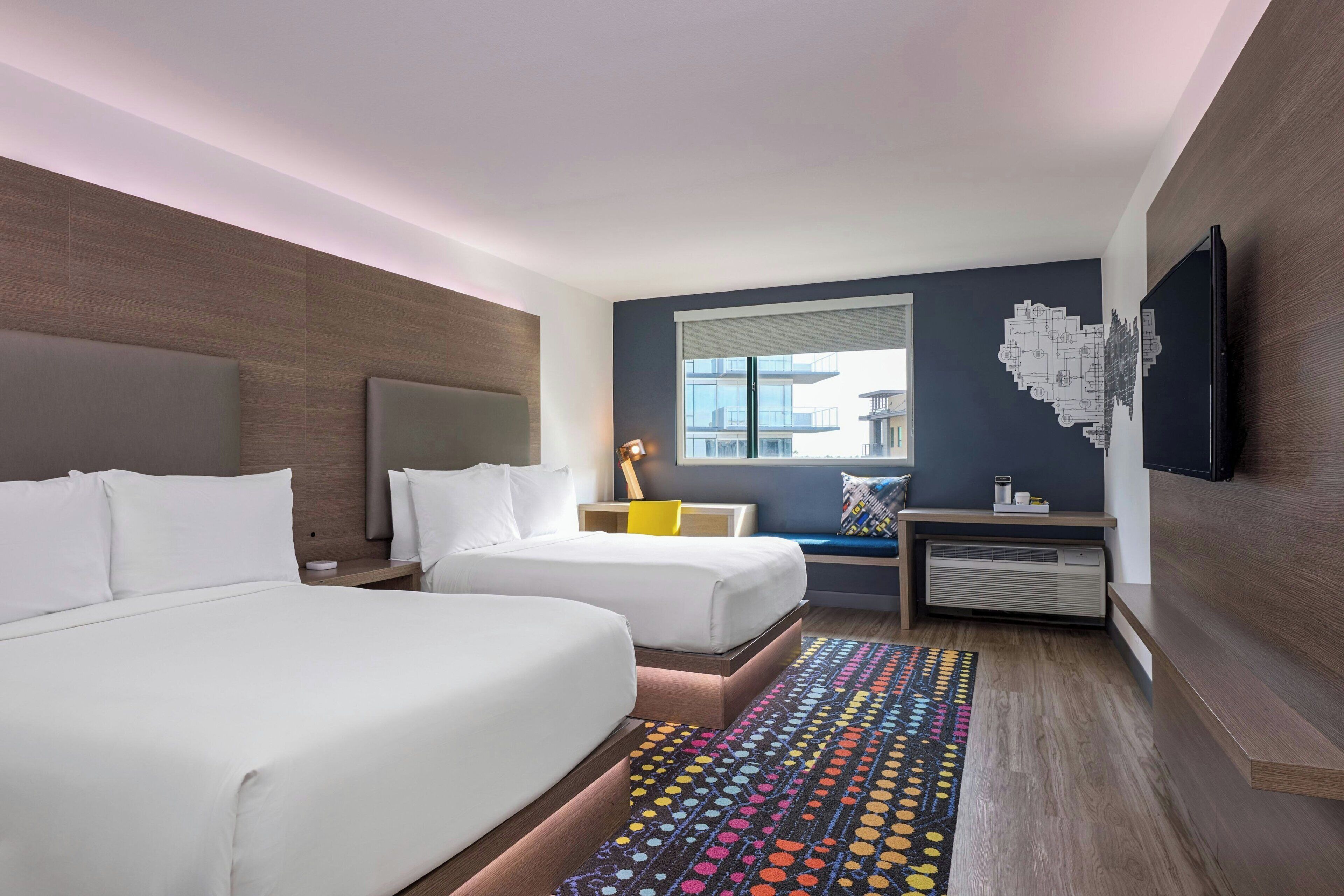Chic, Quarto, 2 camas de casal, vista para a piscina | Piscina | Piscina externa