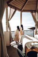 Couples treatment rooms, steam room, hot springs, body treatments