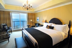 Egyptian cotton sheets, premium bedding, down duvets, pillow-top beds - Oak Bay Beach Hotel (Victoria)