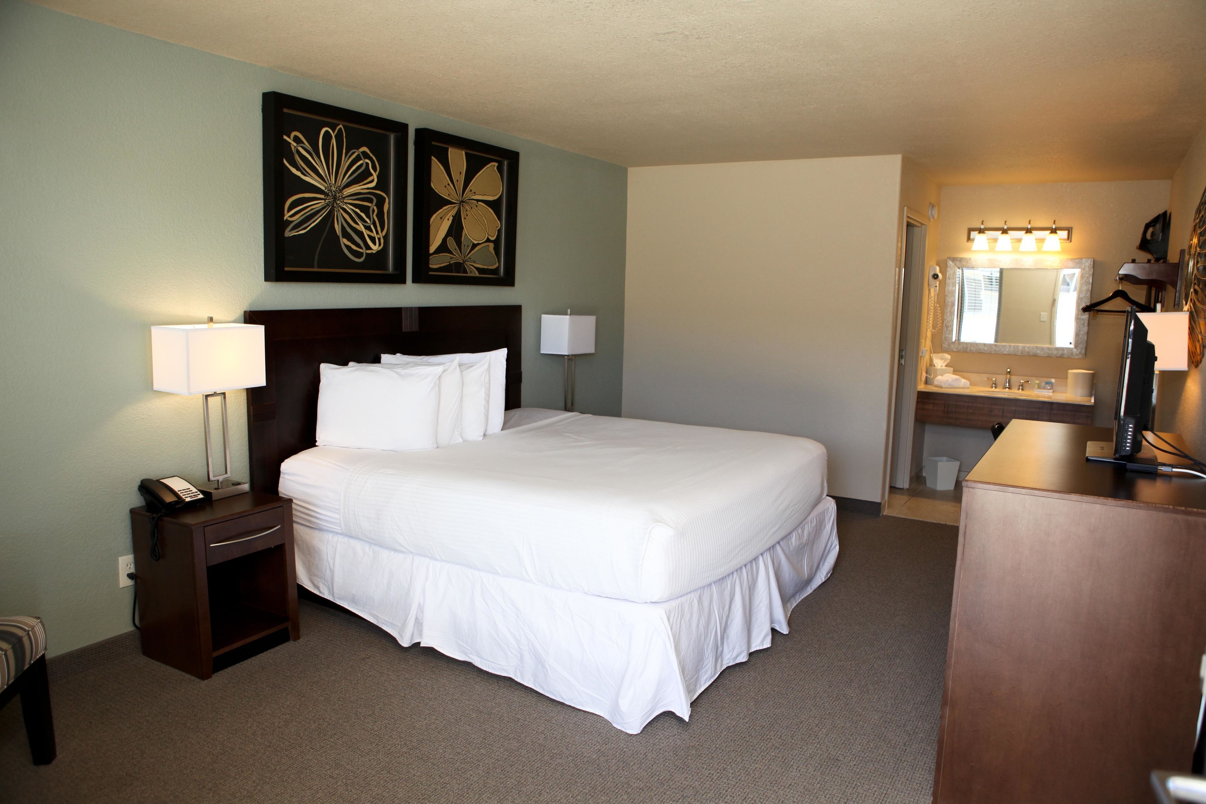 standard room | pillow-top beds, individually decorated, individually furnished, desk