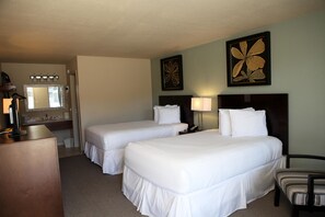 Executive two double bed non smoking | Pillowtop beds, individually decorated, individually furnished, desk