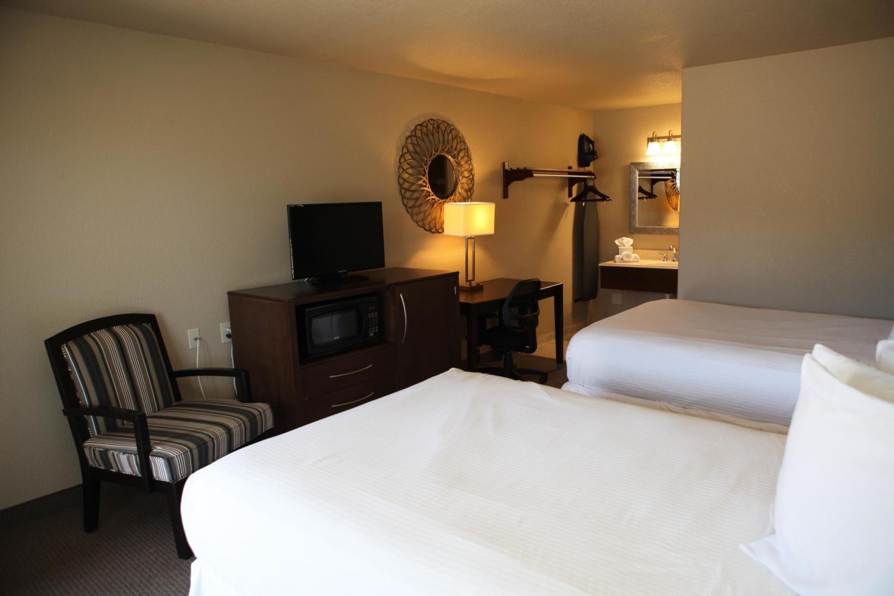 standard room | pillow-top beds, individually decorated, individually furnished, desk