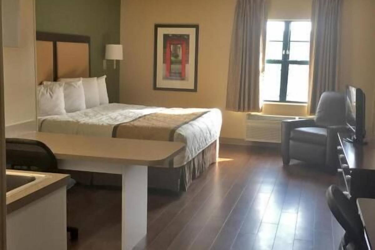 Schreibtisch, laptopgeeigneter Arbeitsplatz, VerdunkelungsvorhƤnge