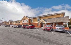 Exterior - Extended Stay America Suites Rochester Greece (Rochester)