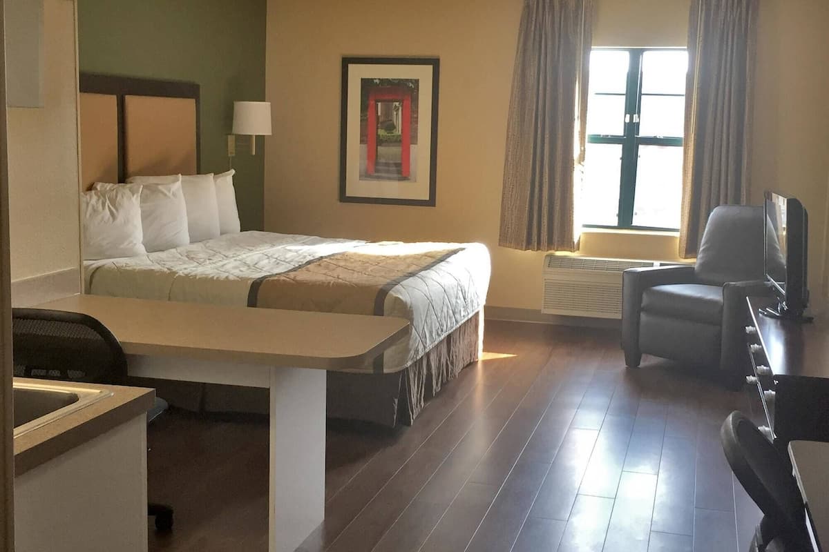 Schreibtisch, laptopgeeigneter Arbeitsplatz, VerdunkelungsvorhƤnge