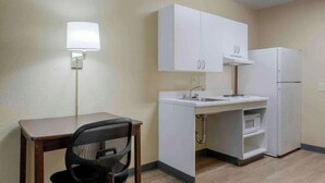 Room, 1 King Bed, Mobility Accessible, Non Smoking (Roll-In Shower, Kitchen) - Studio 6 Extended Stay Rochester Greece NY (Rochester)