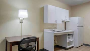 Room, 1 King Bed, Mobility Accessible, Non Smoking (Roll-In Shower, Kitchen)