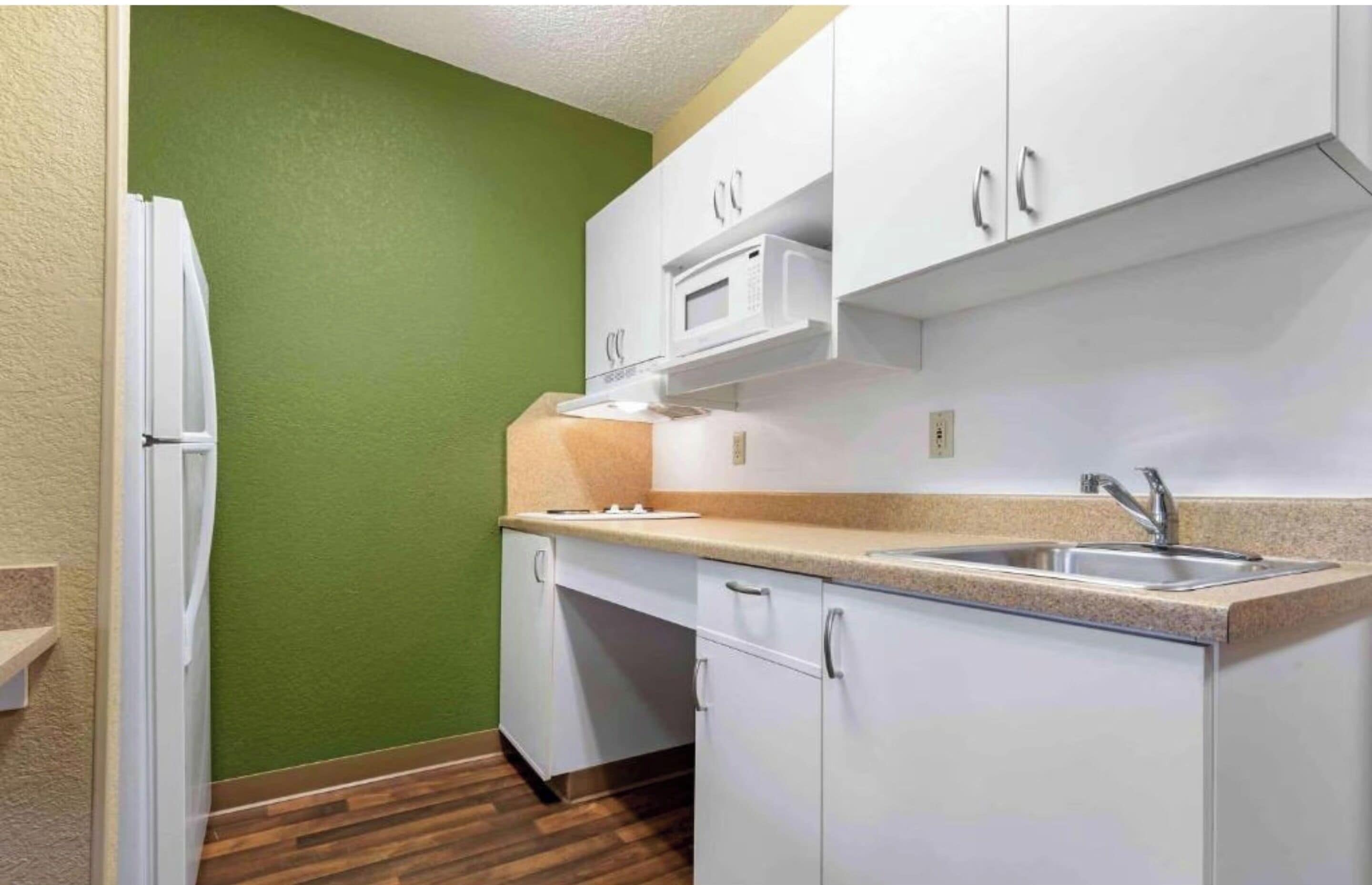 Full-sized fridge, microwave, stovetop