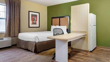 Room, 1 Queen Bed, Non Smoking, Kitchen