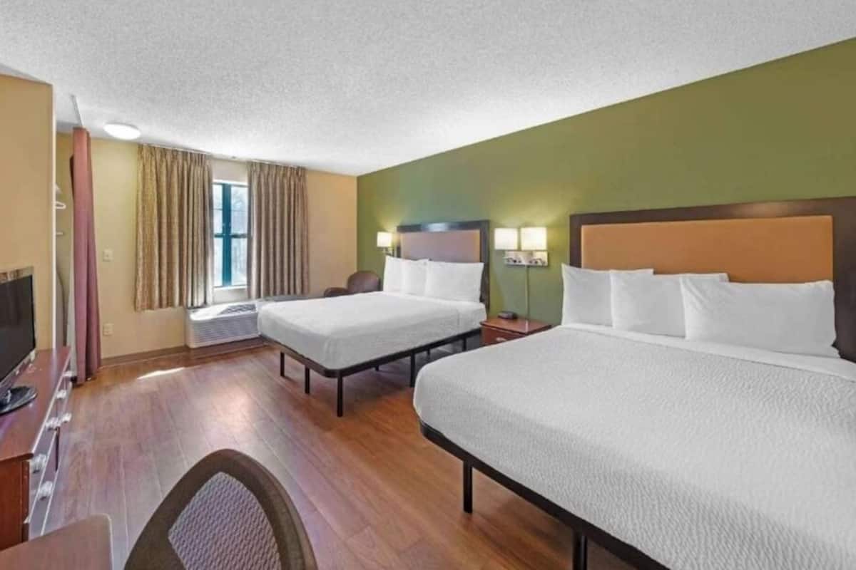 Room, 2 Double Beds, Non Smoking, Kitchen | Desk, laptop workspace, blackout drapes, WiFi (free)