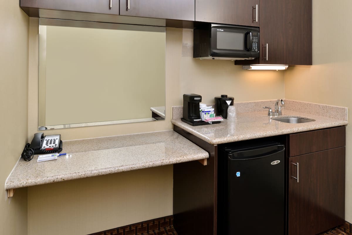 1 bedroom, in-room safe, desk, iron/ironing board