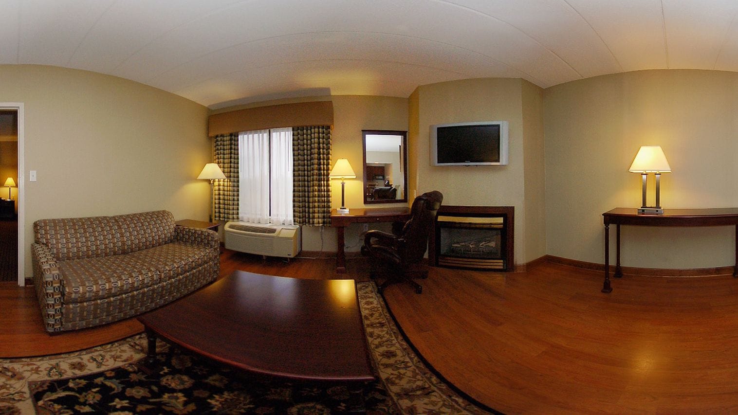 suite, 1 bedroom | living area | tv