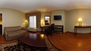 Suite, 1 Bedroom | Living area