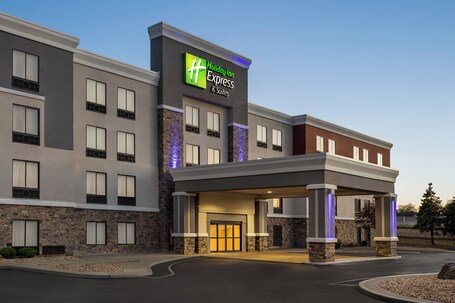 Holiday Inn Express and Suites Indianapolis W Airport Area, an IHG Hotel - Image 2