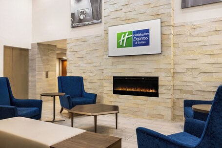 Holiday Inn Express and Suites Indianapolis W Airport Area, an IHG Hotel - Image 9
