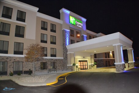 Holiday Inn Express and Suites Indianapolis W Airport Area, an IHG Hotel - Image 20