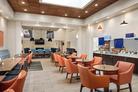 Holiday Inn Express and Suites Indianapolis W Airport Area, an IHG Hotel - Image 46
