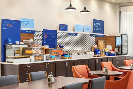 Holiday Inn Express and Suites Indianapolis W Airport Area, an IHG Hotel - Image 48
