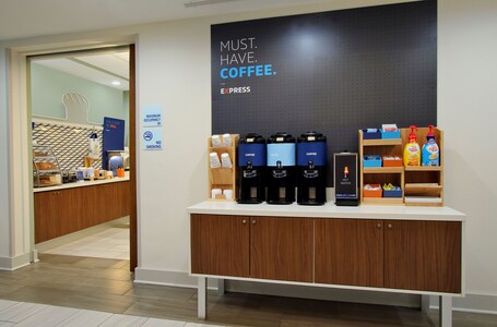 Holiday Inn Express and Suites Indianapolis W Airport Area, an IHG Hotel - Image 49