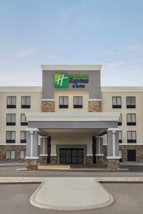 Holiday Inn Express and Suites Indianapolis W Airport Area, an IHG Hotel - Image 38
