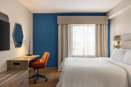 Holiday Inn Express and Suites Indianapolis W Airport Area, an IHG Hotel - Image 35