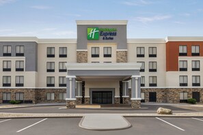 Exterior - Holiday Inn Express and Suites Indianapolis W- Airport Area by IHG (Indianapolis)