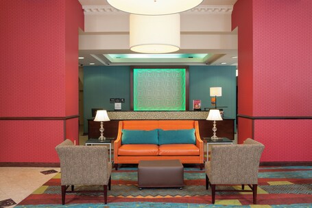 Hampton Inn Indianapolis Downtown Across from Circle Centre - Image 8