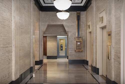 Hampton Inn Indianapolis Downtown Across from Circle Centre