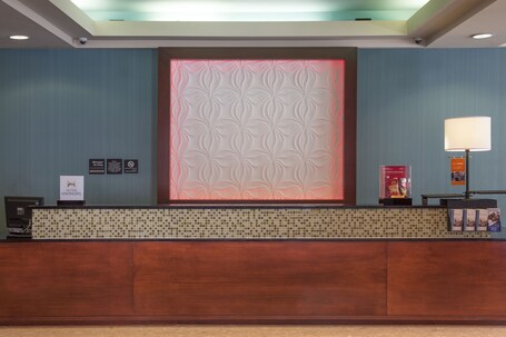 Hampton Inn Indianapolis Downtown Across from Circle Centre - Image 15