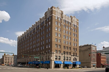 Hampton Inn Indianapolis Downtown Across from Circle Centre - Image 36