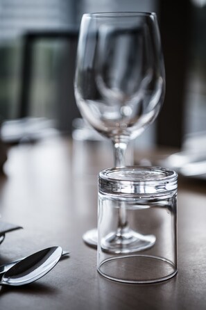 Breakfast and dinner served - Bay Plaza Hotel (Wellington)