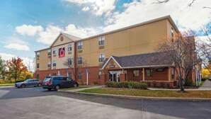A multi-story hotel with a prominent '6' sign, a parking lot, and a small building labeled 'LADY' with the number '700'.