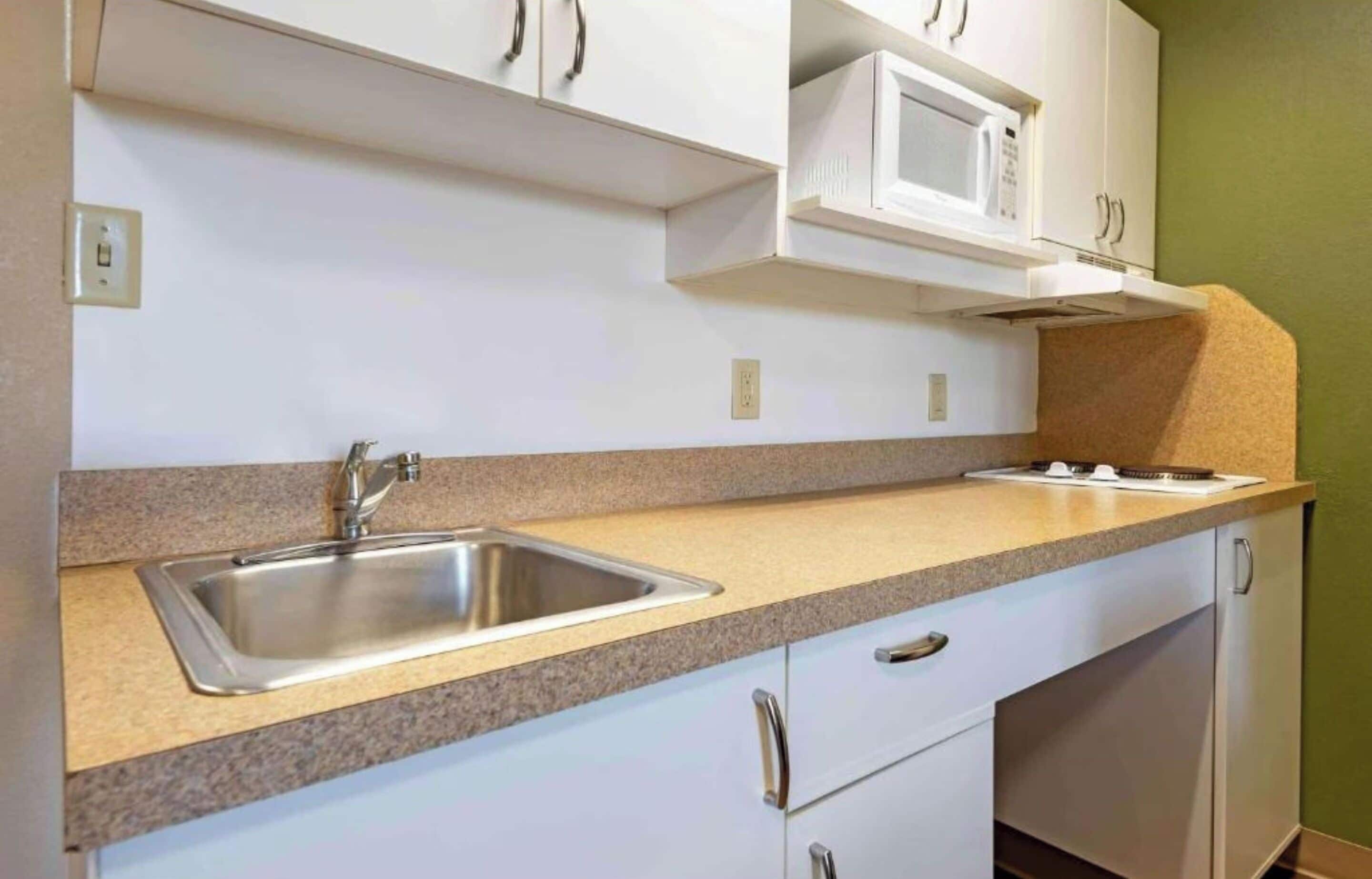 Room, 2 Double Beds, Non Smoking, Kitchen | Private kitchenette | Coffee/tea maker, fridge, microwave, stovetop