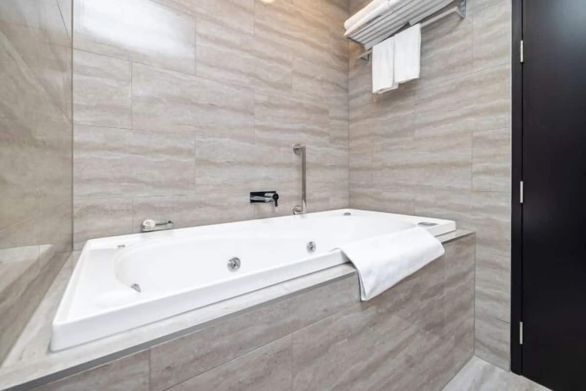 Dusche, Regendusche, kostenlose Toilettenartikel, Haartrockner