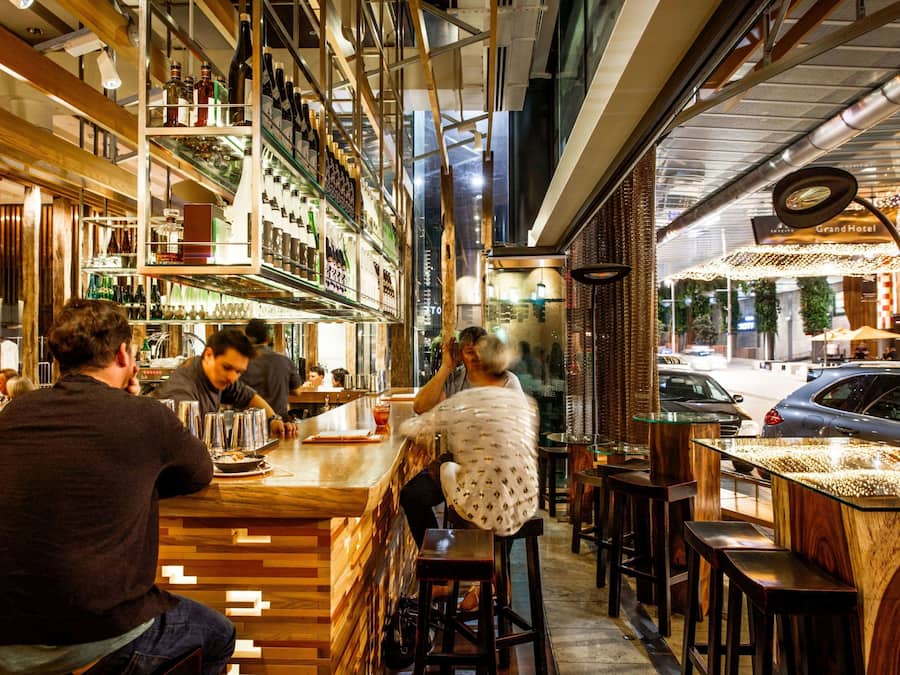11 restaurants; lunch and dinner served
