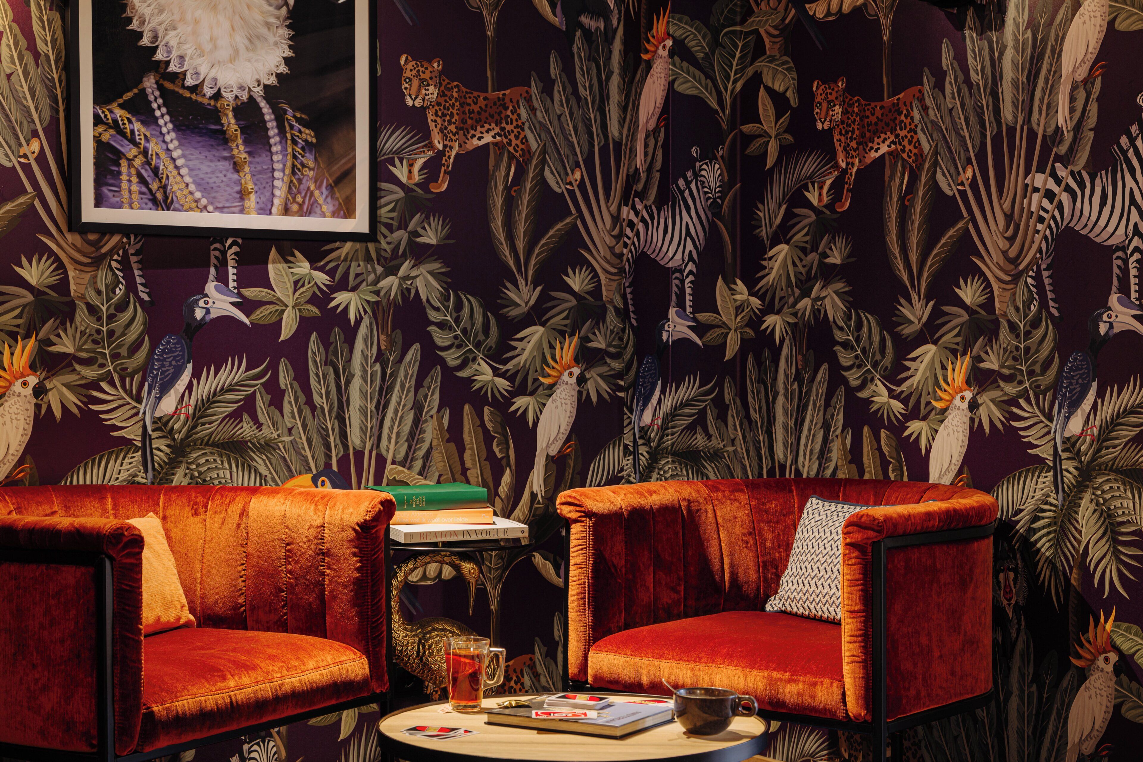 Lobby lounge