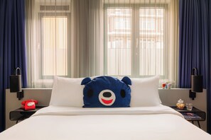 In-room safe, desk, blackout drapes, soundproofing - Leonardo Hotel Amsterdam Leidse Square (Amsterdam)