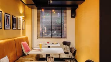 Daily continental breakfast (EUR 16 per person)