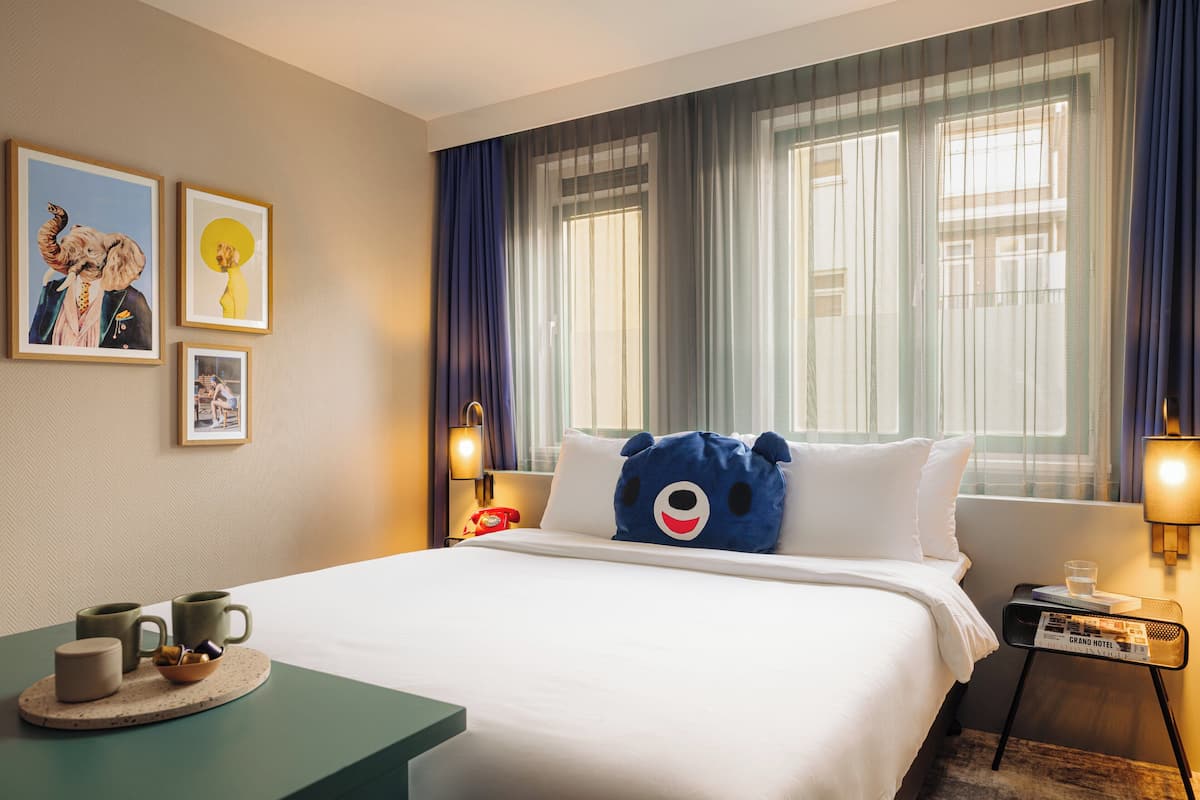 Kamar Comfort, 1 Tempat Tidur Double | Brankas, meja kerja, tirai kedap cahaya, dan kedap suara
