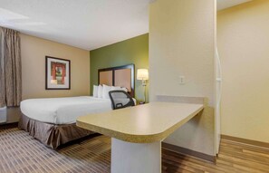 Desk, laptop workspace, iron/ironing board, free WiFi - Extended Stay America Suites Syracuse Dewitt (East Syracuse)