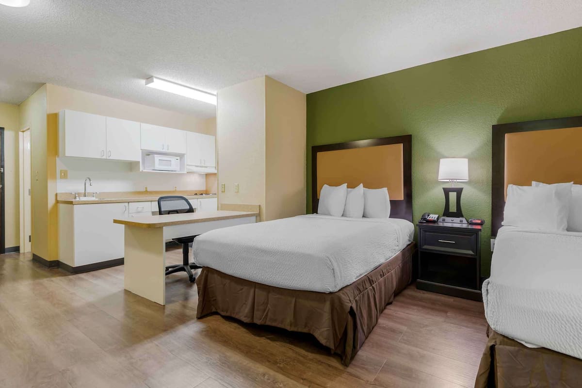 Studio, 2 Double Beds, Non Smoking | Desk, laptop workspace, iron/ironing board, free WiFi