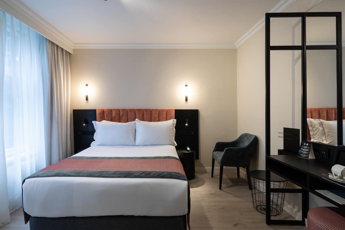 1 bedroom, premium bedding, minibar, in-room safe
