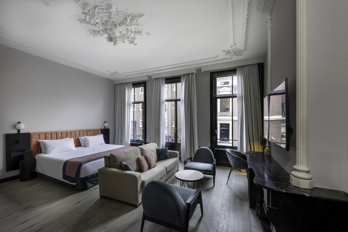 1 bedroom, premium bedding, minibar, in-room safe