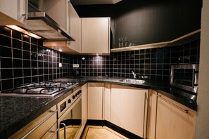 Apartment, 2 Bedrooms (Vondel) | Private kitchen